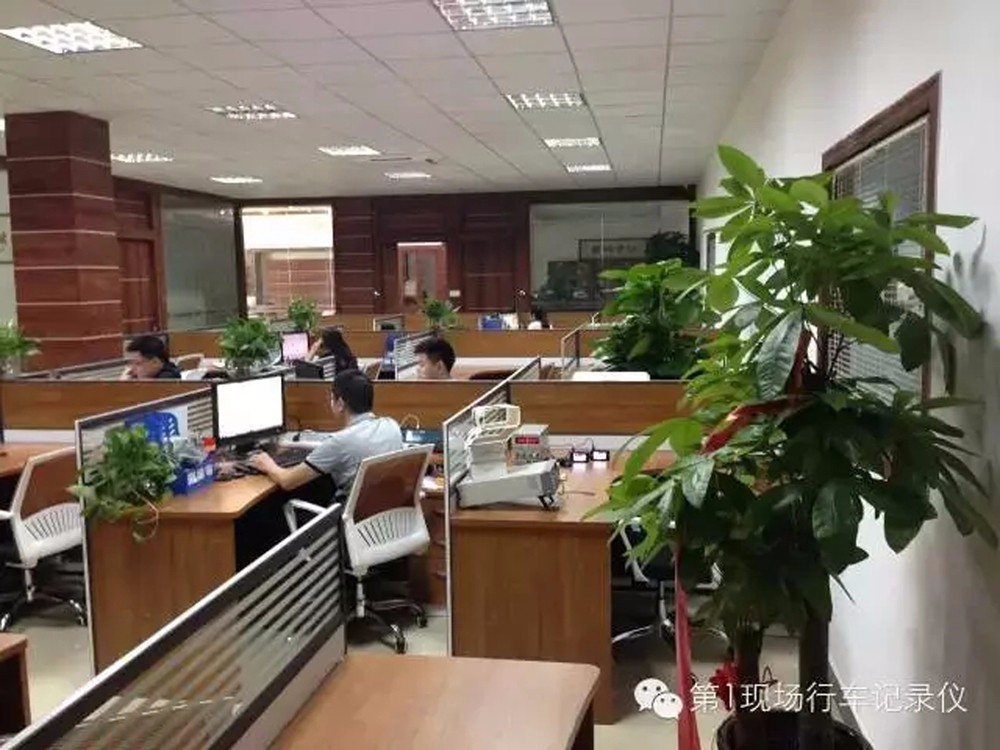 雄关漫道真如铁，而今迈步从头越。贺深圳市阿拉丁电子有限公司乔迁之喜，第1现场再启新程！